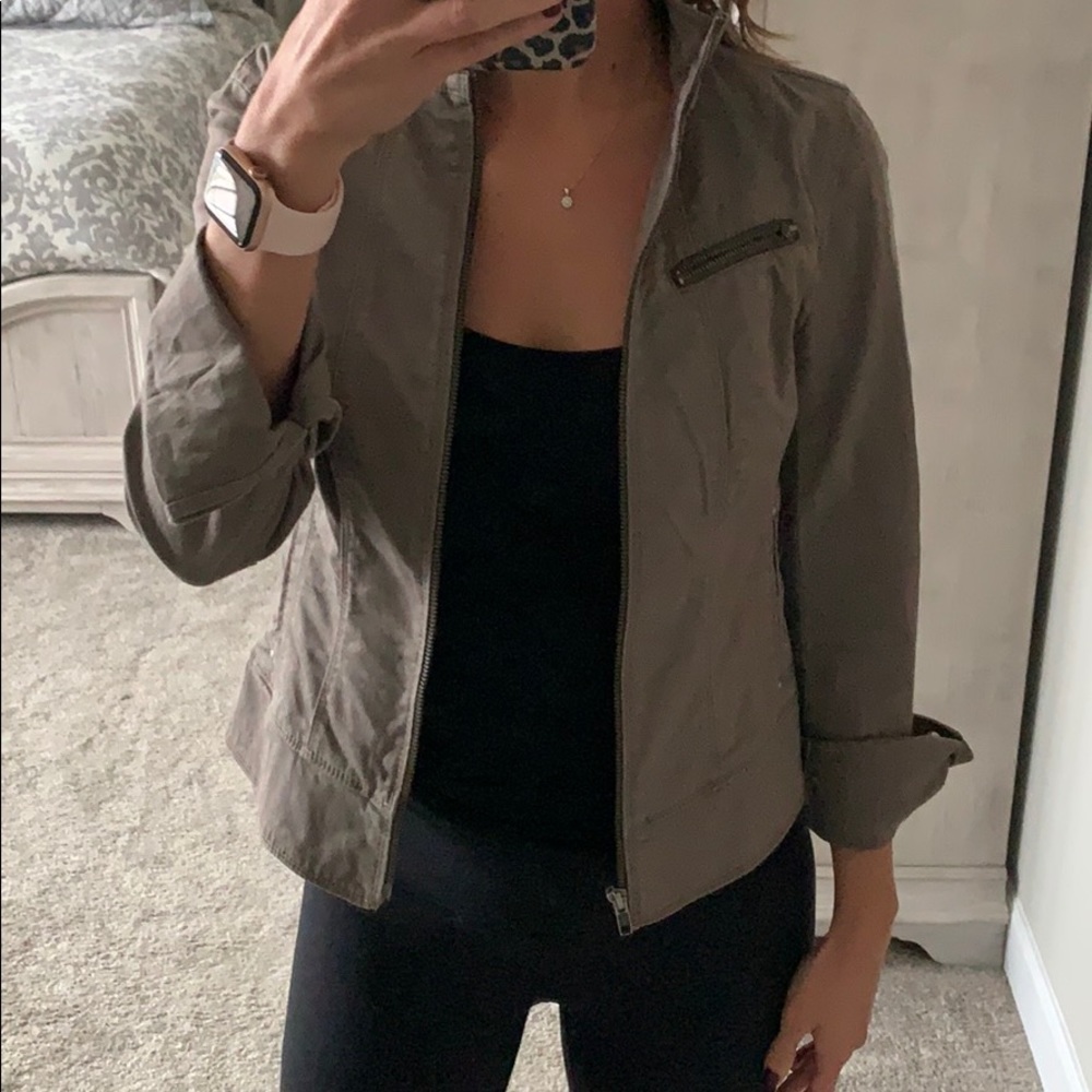 Express Jacket with Zipper Detailing